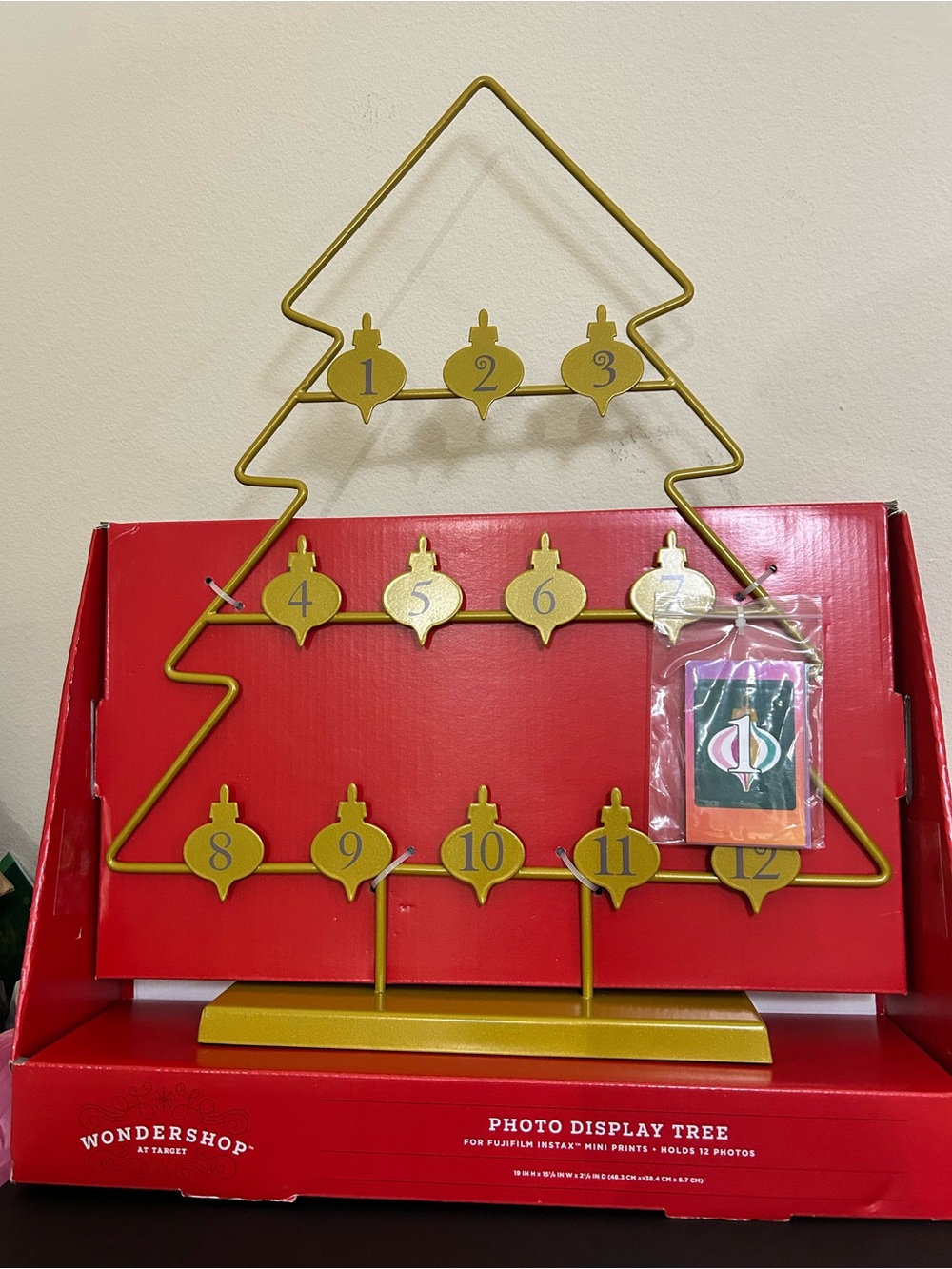 Wondershop Gold Holiday Tree Photo Display with Numbered Ornament Hangers